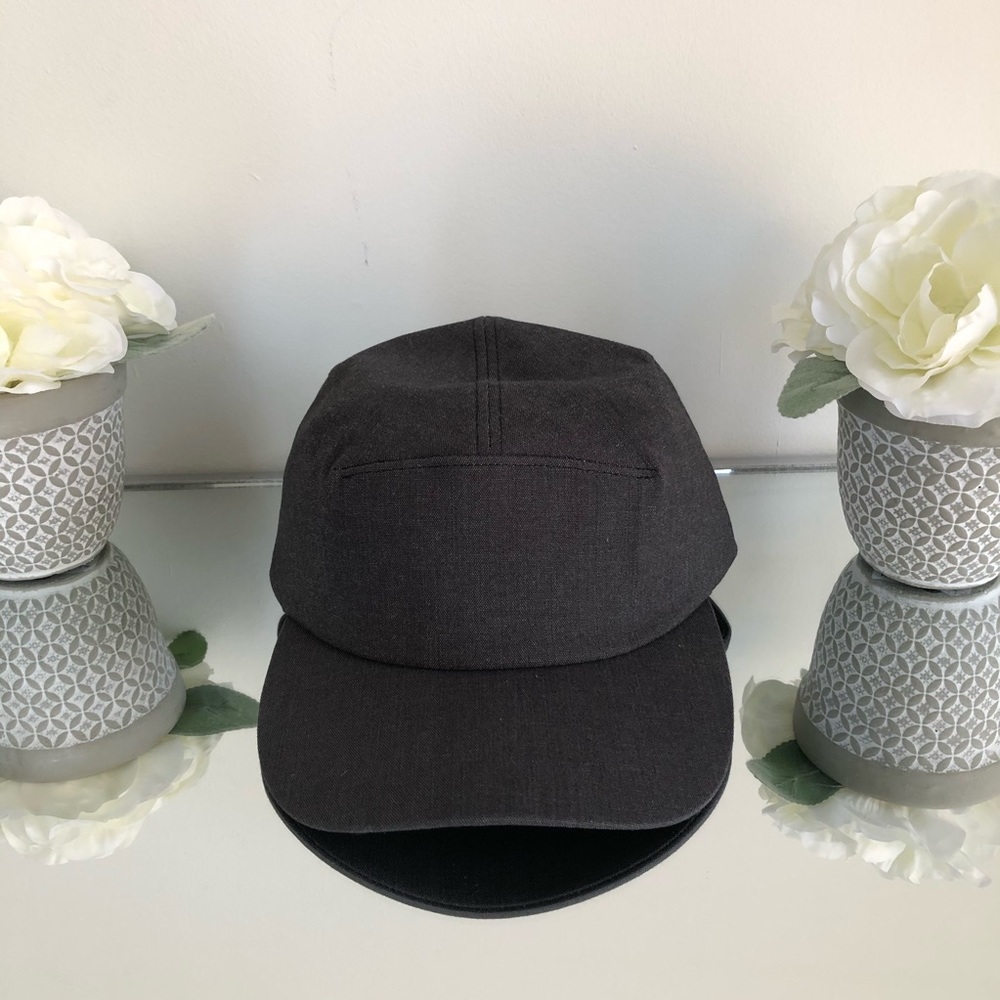 Lululemon hat NWT daily motion